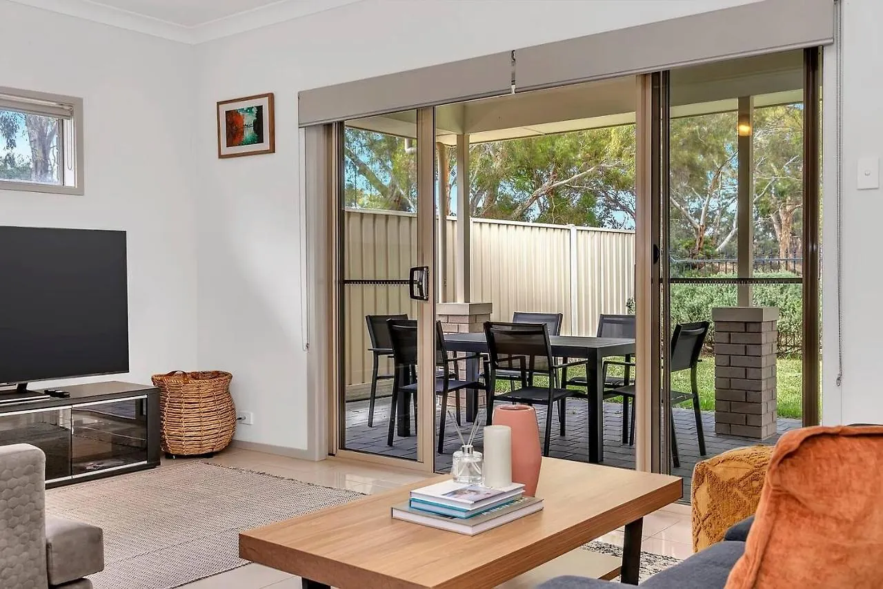 Opie'S Oasis Between West Beach & Henley South Adelaide