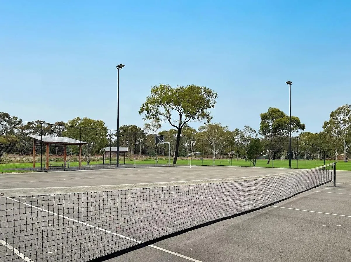 Opie'S Oasis Between West Beach & Henley South Adelaide